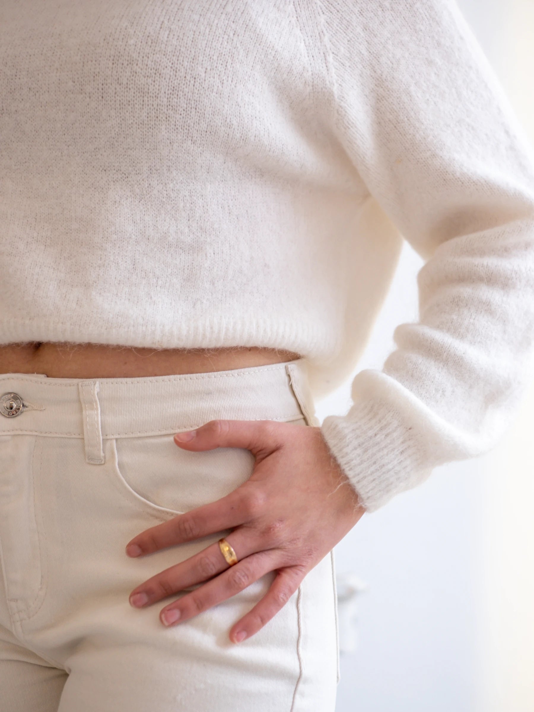 LONG SLEEVES CROP SHAPE JUMPER WITH ALPACA | ONE SIZE