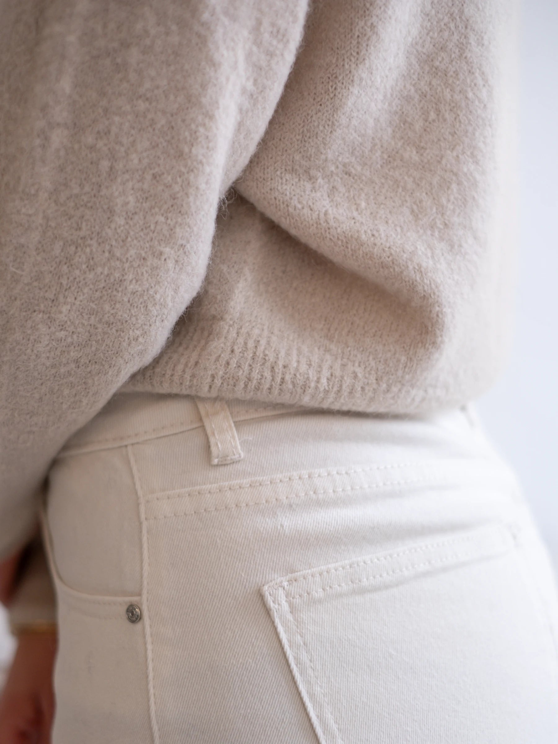 LONG SLEEVES CROP SHAPE JUMPER WITH ALPACA | ONE SIZE